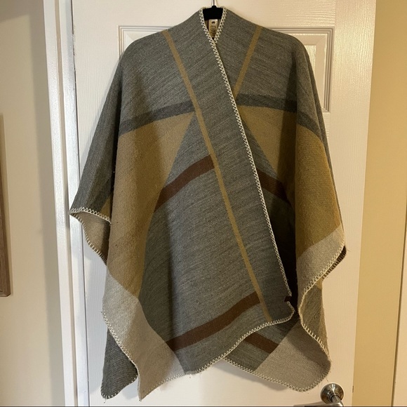 Roots 100% Acrylic Scarf/Shawl - Picture 2 of 3